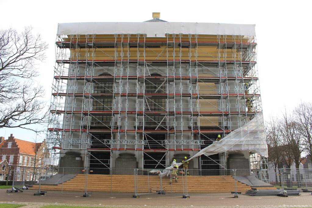 Bouwzeil Grote Kerk waaien weg