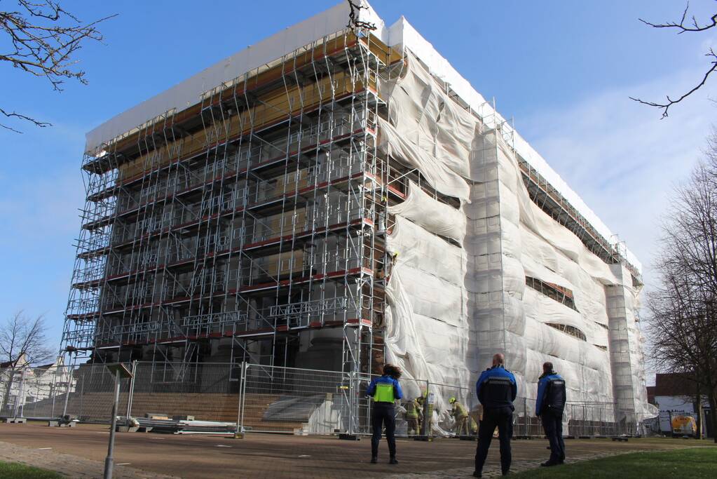 Bouwzeil Grote Kerk waaien weg