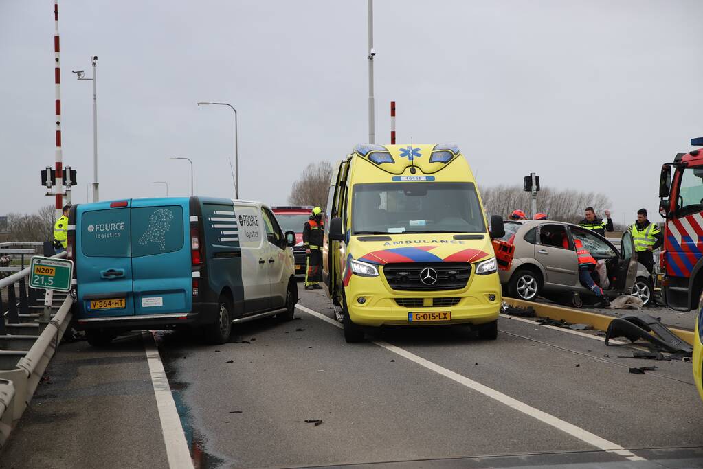 Ernstig ongeval op Coenecoopbrug