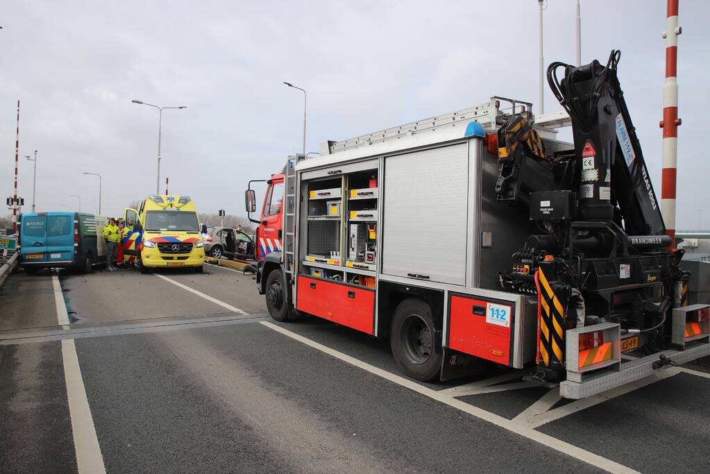 Ernstig ongeval op Coenecoopbrug