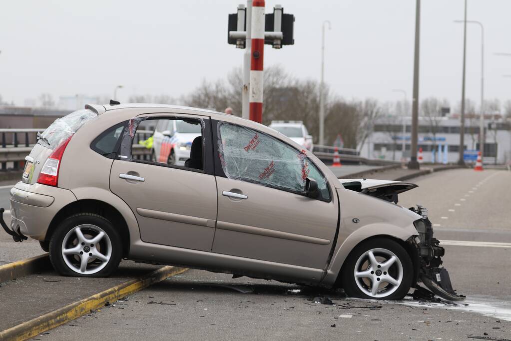 Ernstig ongeval op Coenecoopbrug