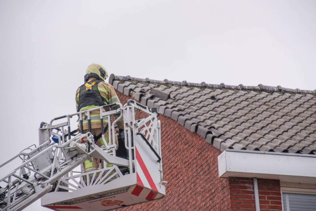 Dakpannen woning losgewaaid