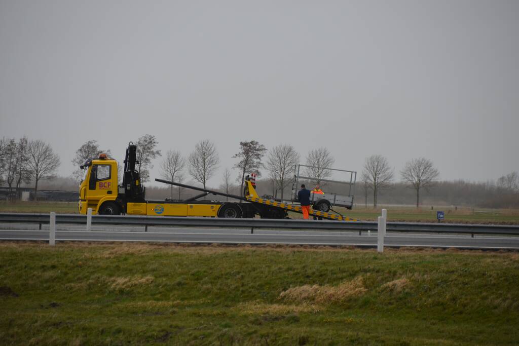 Aanhangwagen van oprit gehaald