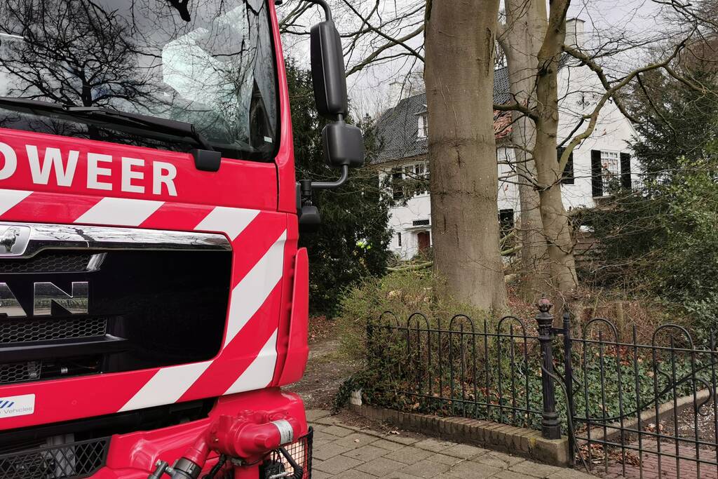 Dak flink beschadigd door de storm