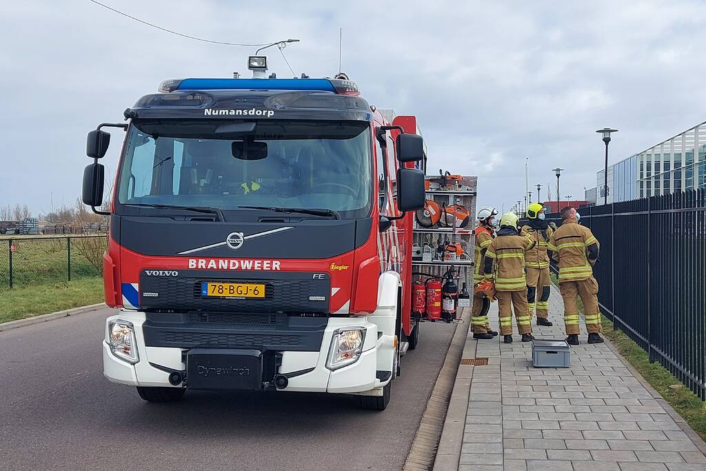 Dakplaat losgelaten door storm