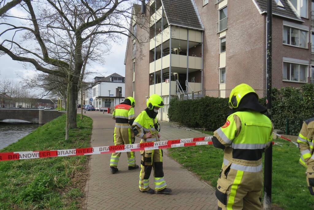 Dakpannen vallen van dak door storm
