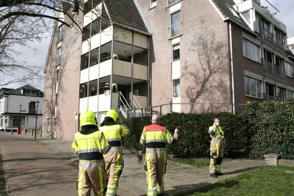 Dakpannen vallen van dak door storm