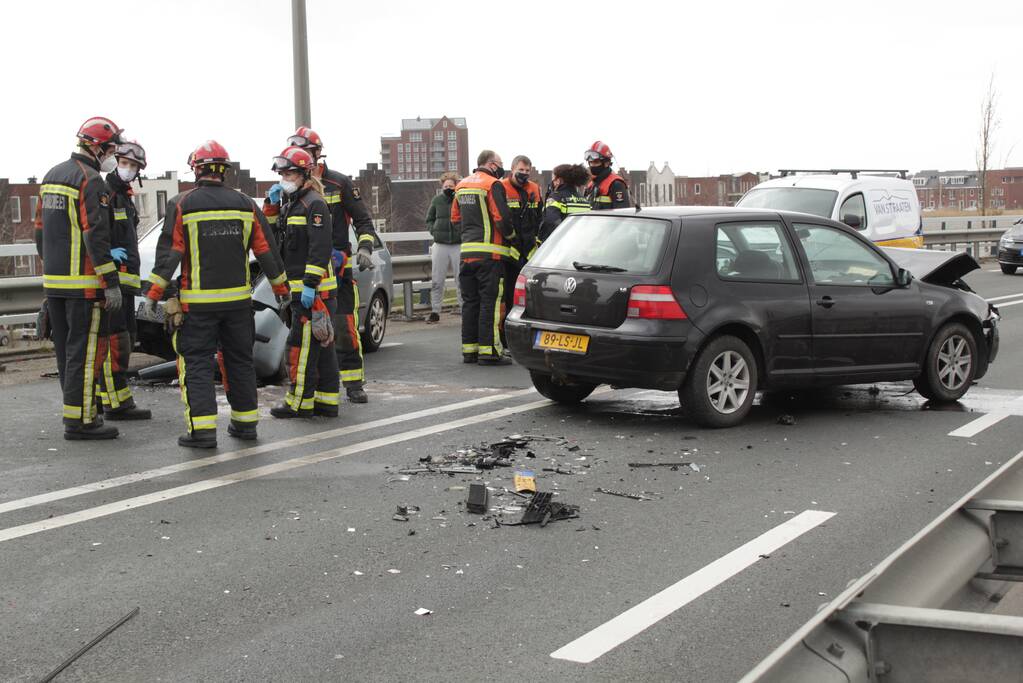 Enorme schade bij frontale aanrijding