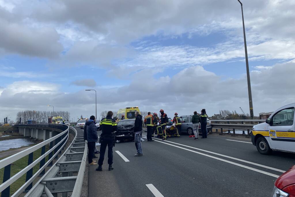 Enorme schade bij frontale aanrijding
