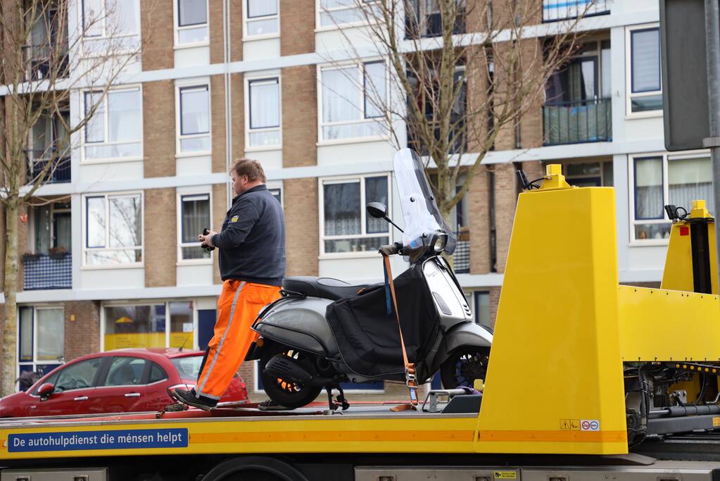Politie neemt scooter in beslag