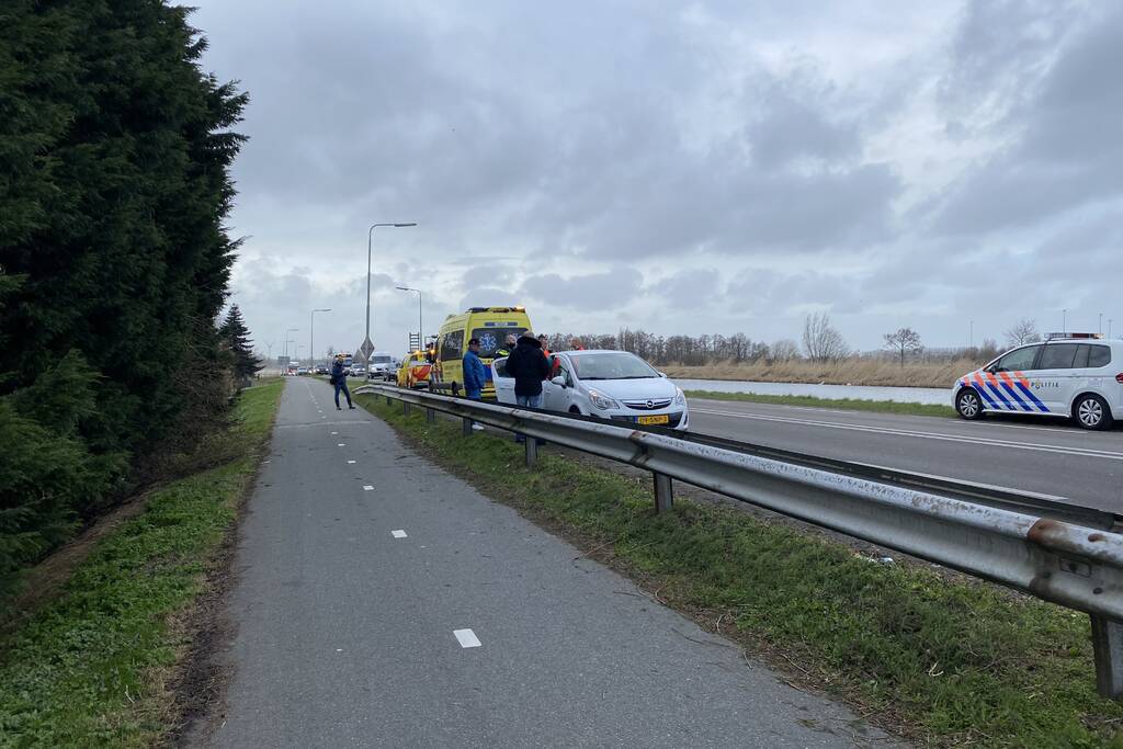 Inzittende gewond uit auto gehaald