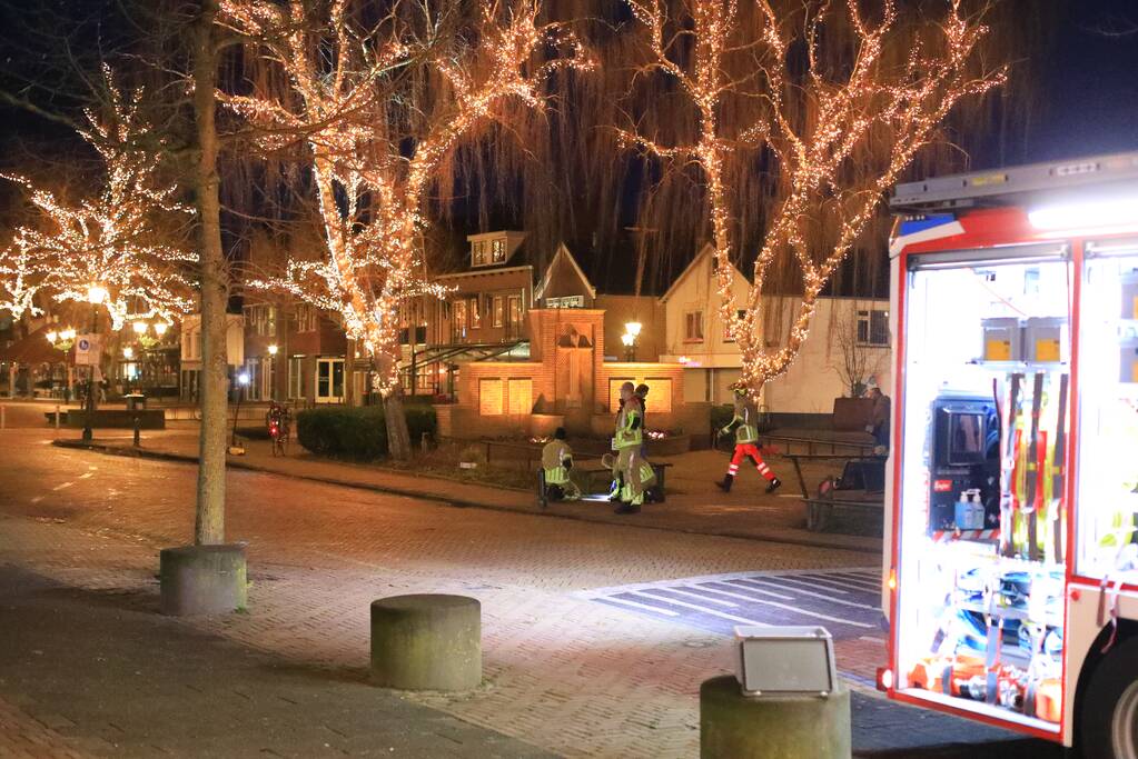 Instabiele boom omgezaagd door brandweer