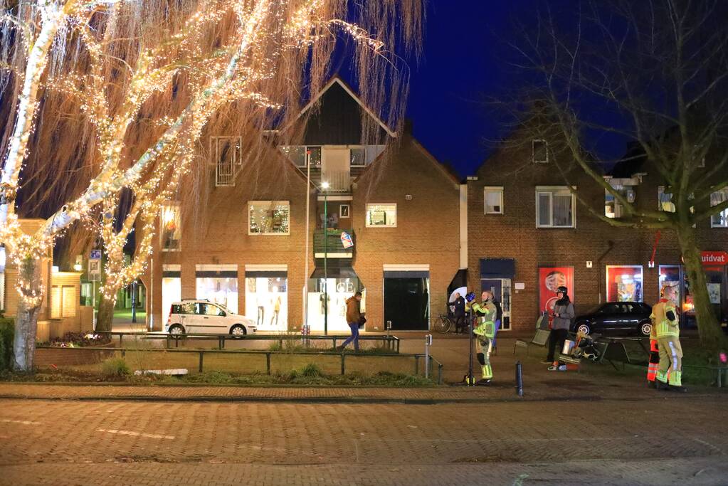 Instabiele boom omgezaagd door brandweer
