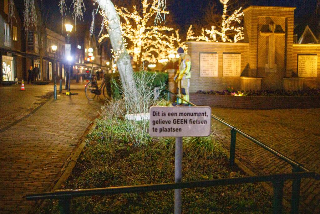 Instabiele boom omgezaagd door brandweer