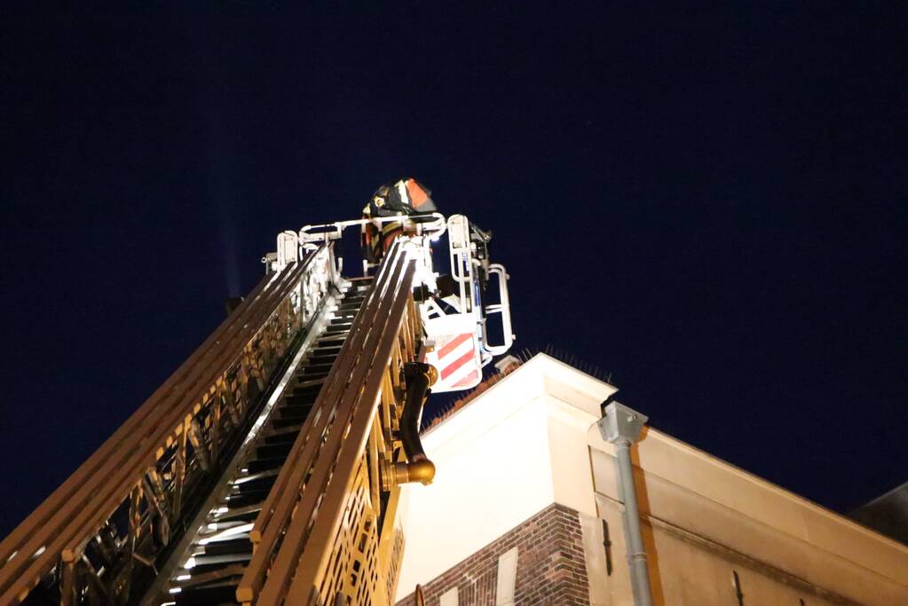 Dakpannen waaien van dak af