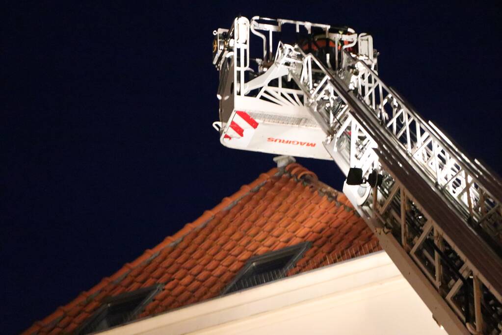 Dakpannen waaien van dak af