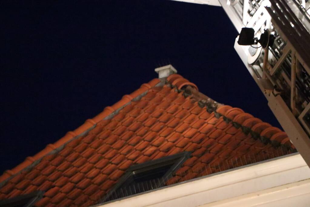 Dakpannen waaien van dak af