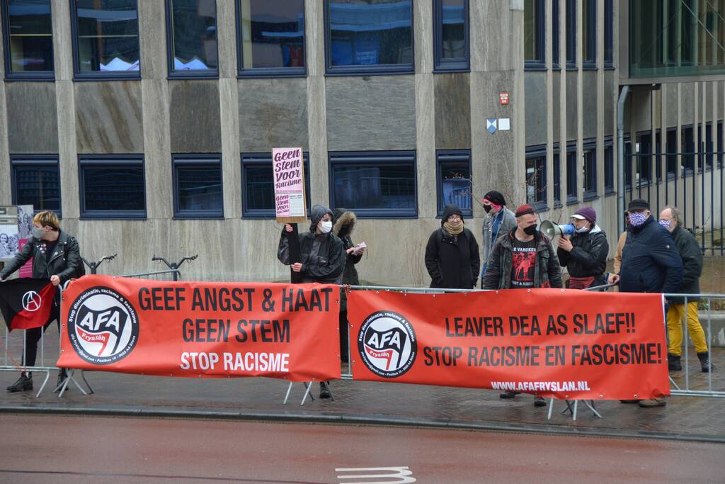 Thierry Baudet voert campagne bij Oldenhove-toren