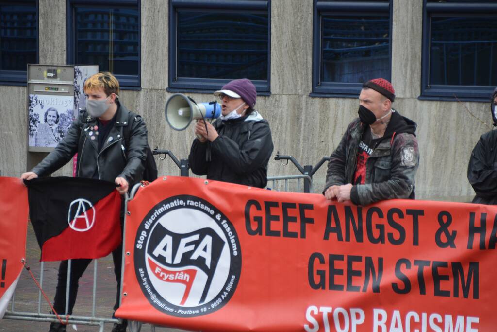 Thierry Baudet voert campagne bij Oldenhove-toren