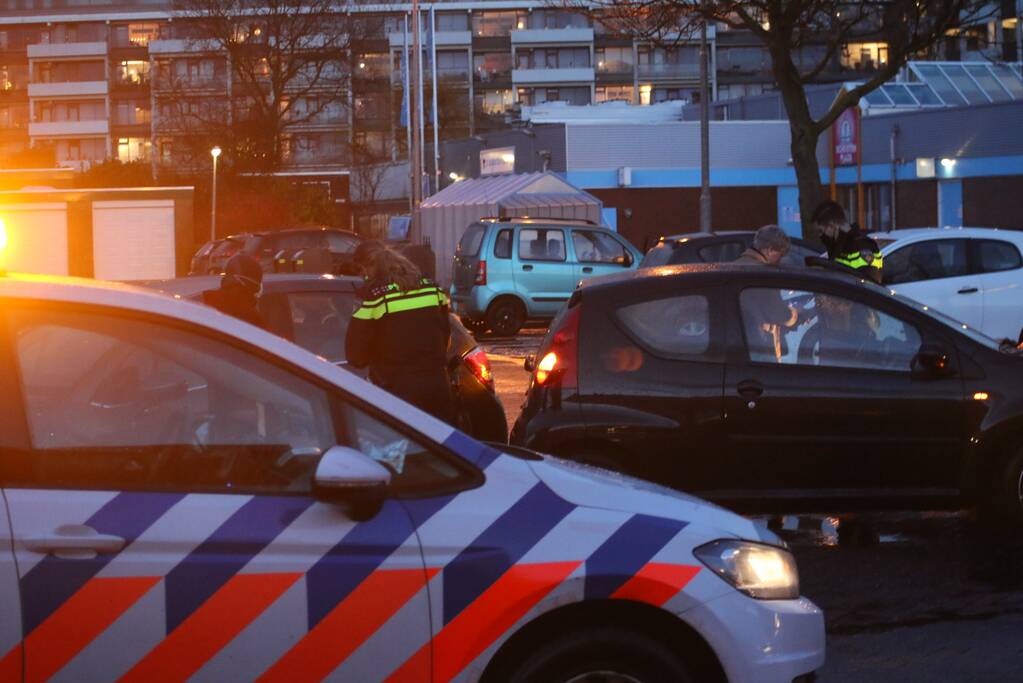 Bestuurder botst op personenauto door parkeerfout