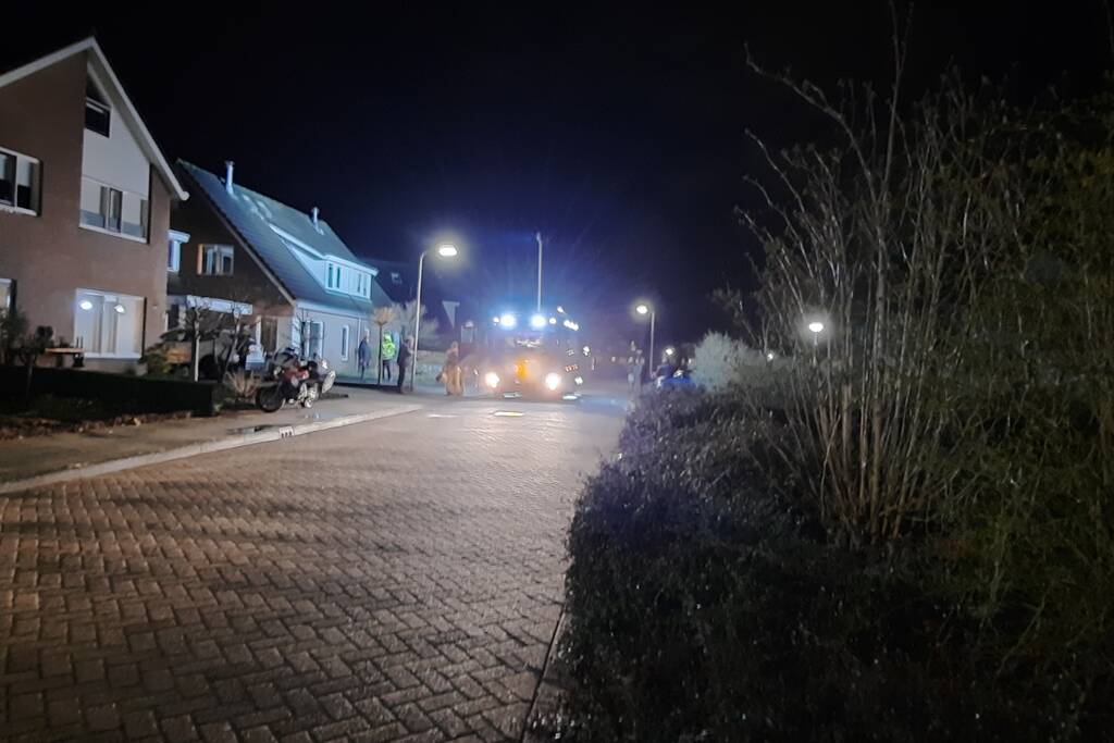 Brandweer doet onderzoek naar brand in schoorsteen