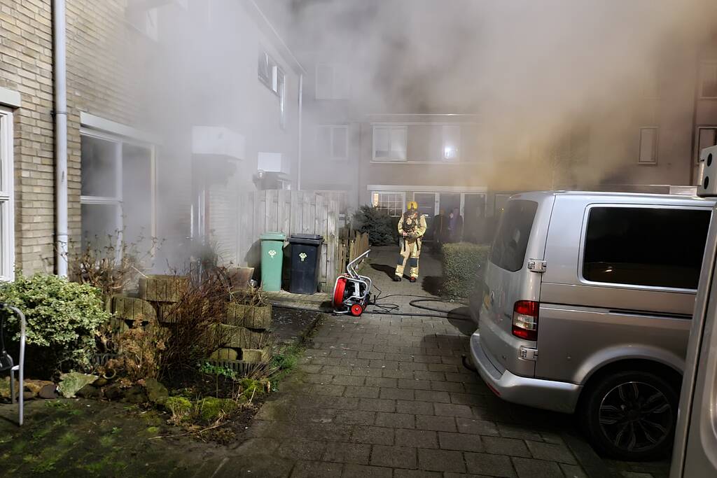 Forse rookontwikkeling bij woningbrand
