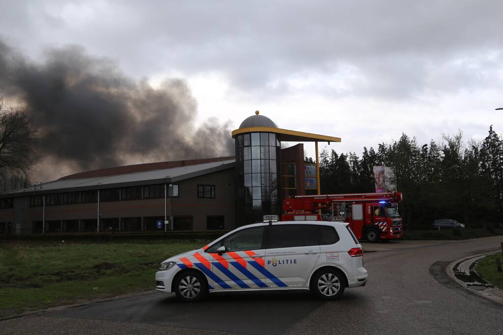 Grote brand bij autosloperij