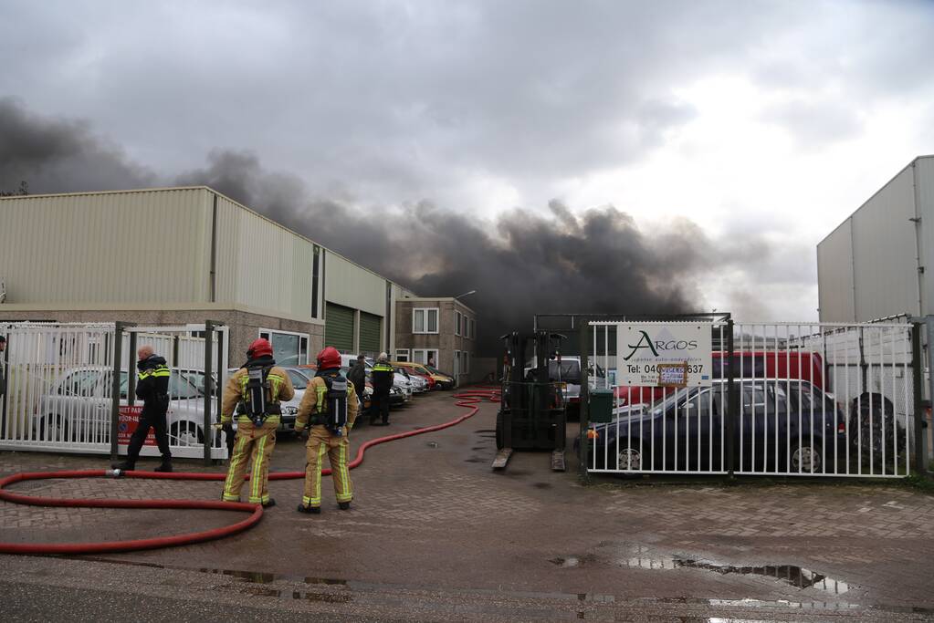 Grote brand bij autosloperij