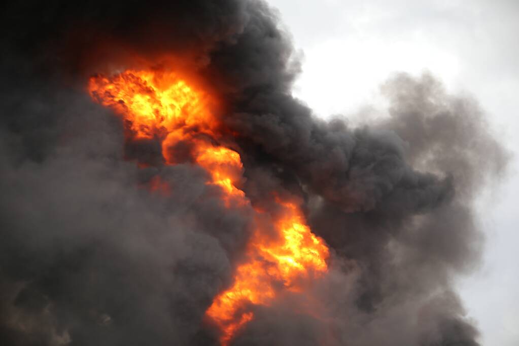 Grote brand bij autosloperij