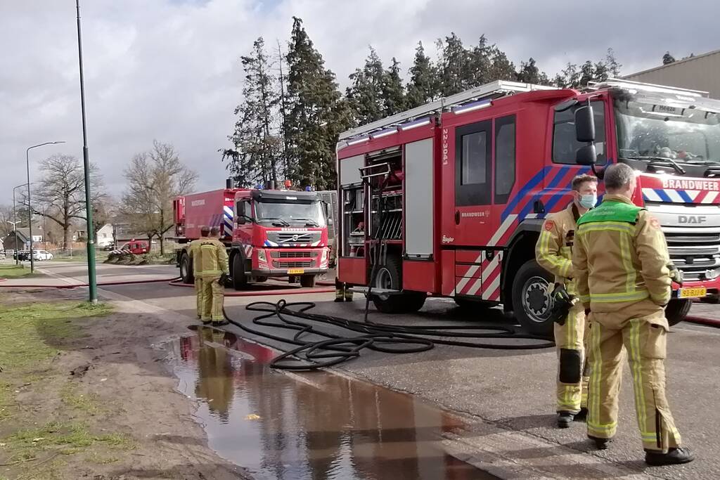 Grote brand bij autosloperij