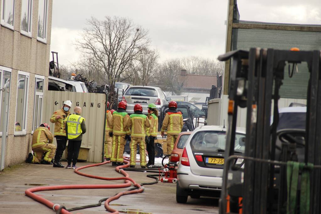 Grote brand bij autosloperij