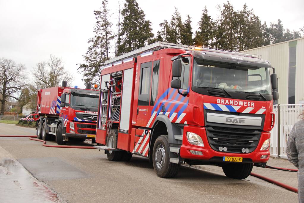 Grote brand bij autosloperij