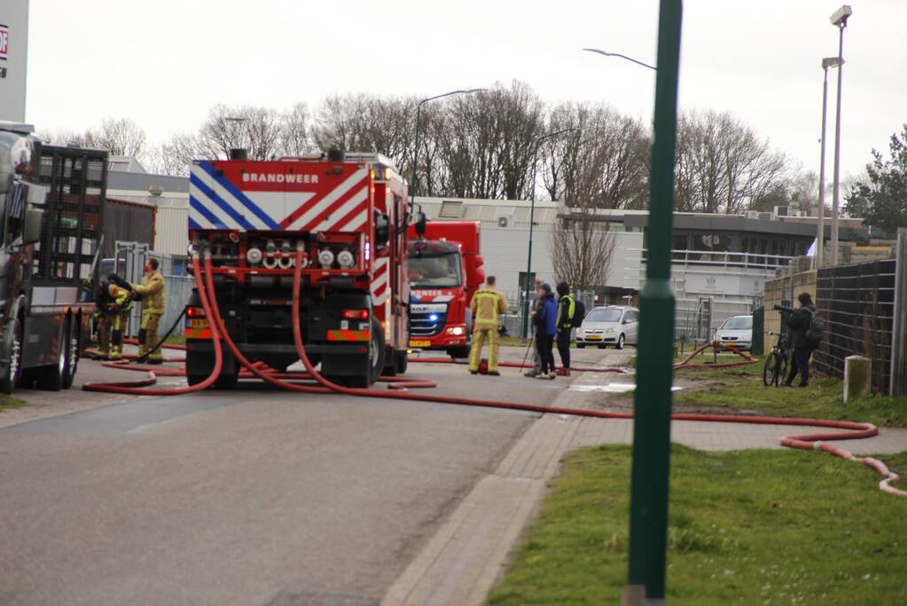 Grote brand bij autosloperij