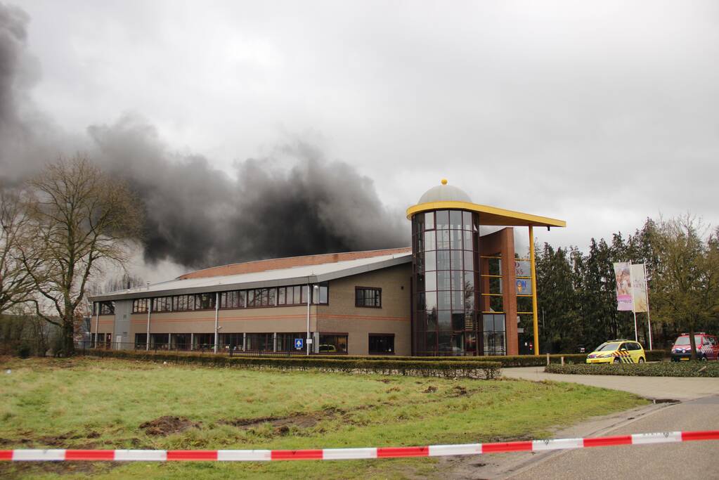 Grote brand bij autosloperij