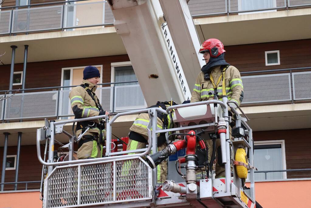 Loshangende regenpijp vastgezet door brandweer