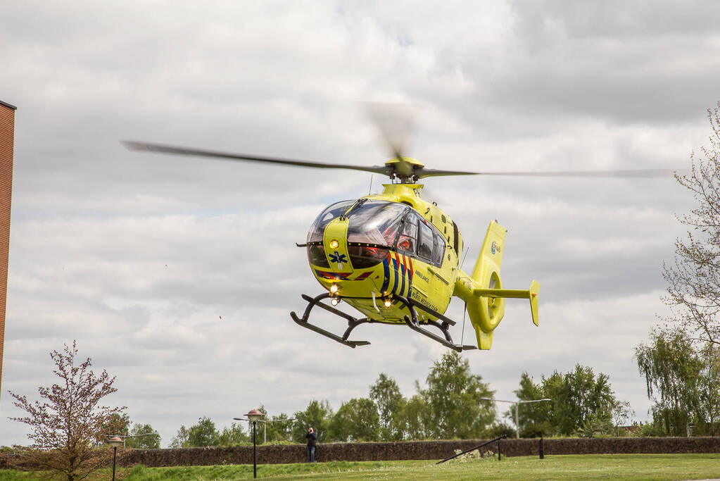 Dode na botsing tegen boom