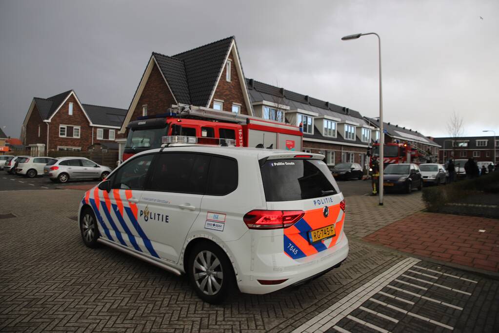 Losliggende dakpannen op woning