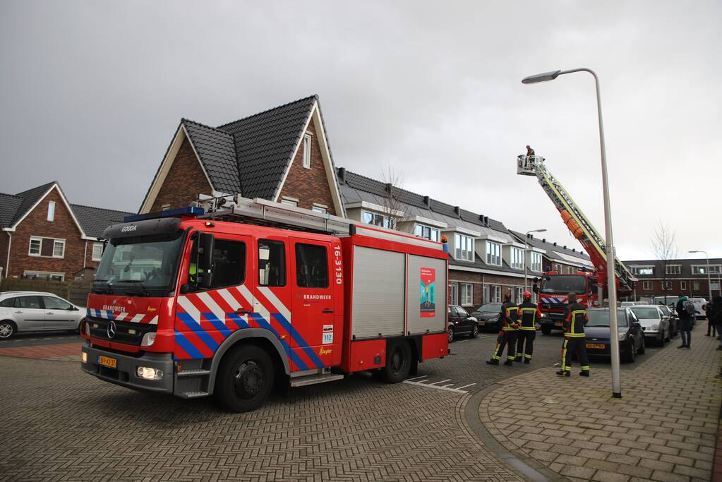 Losliggende dakpannen op woning