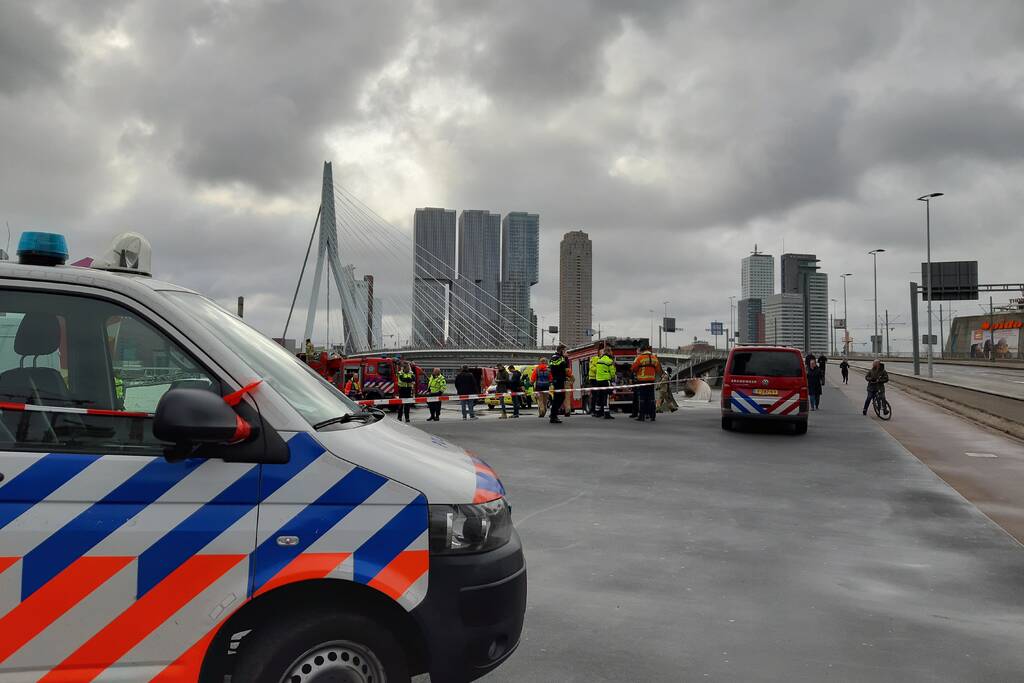 Persoon uit auto te water gehaald en overleden