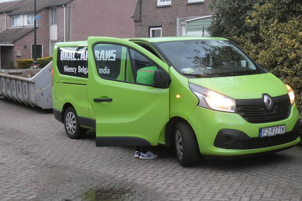 Schade bij botsing tussen bestelbussen