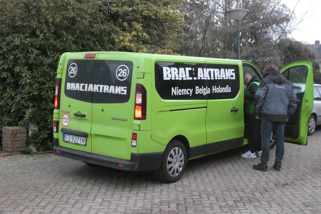 Schade bij botsing tussen bestelbussen