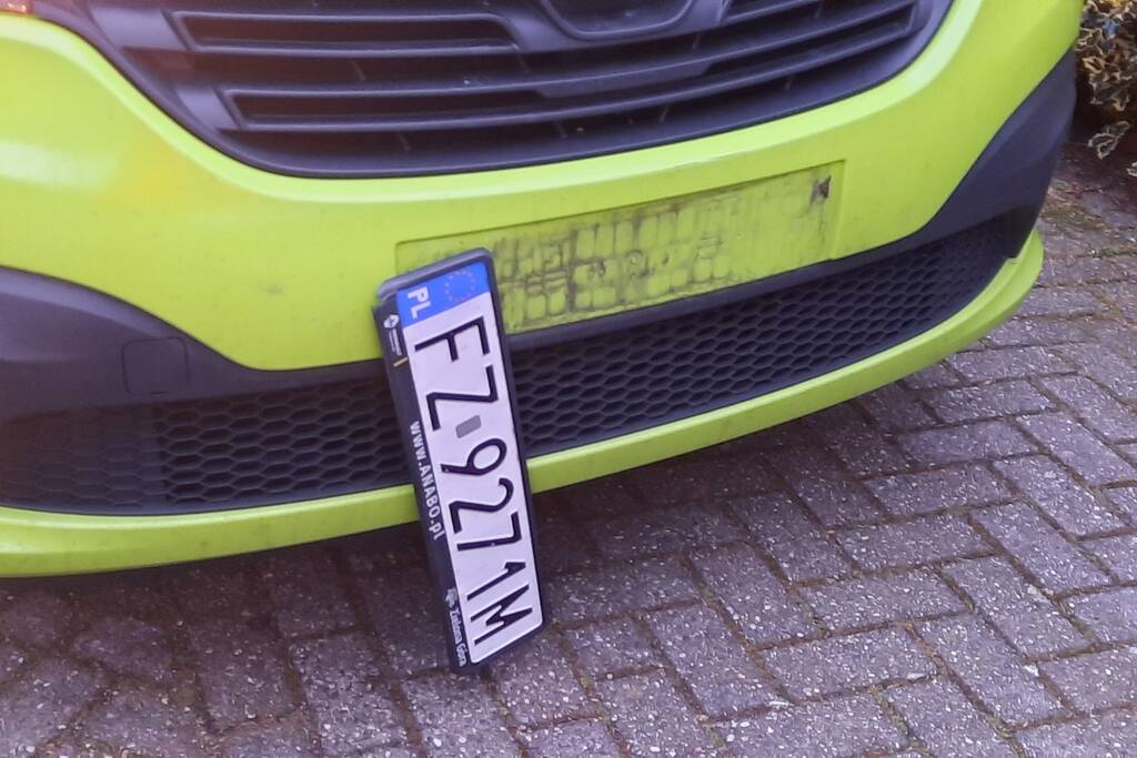 Schade bij botsing tussen bestelbussen