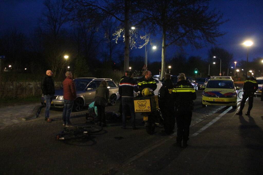Maaltijdbezorger en fietser in botsing