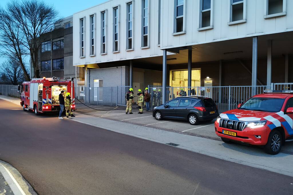 Brandweer verricht metingen na ammoniaklek in Riedel BV
