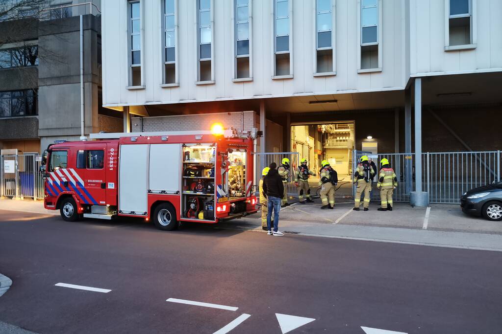 Brandweer verricht metingen na ammoniaklek in Riedel BV