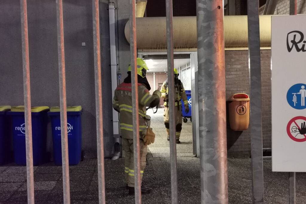 Brandweer verricht metingen na ammoniaklek in Riedel BV