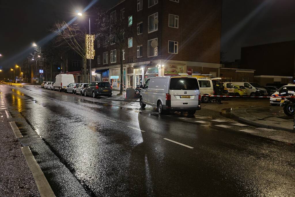 Meerdere kogelinslagen bij slijterij