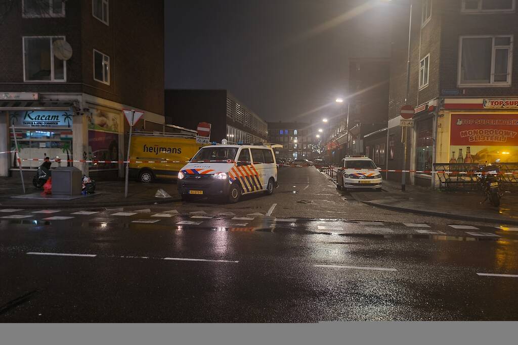 Meerdere kogelinslagen bij slijterij