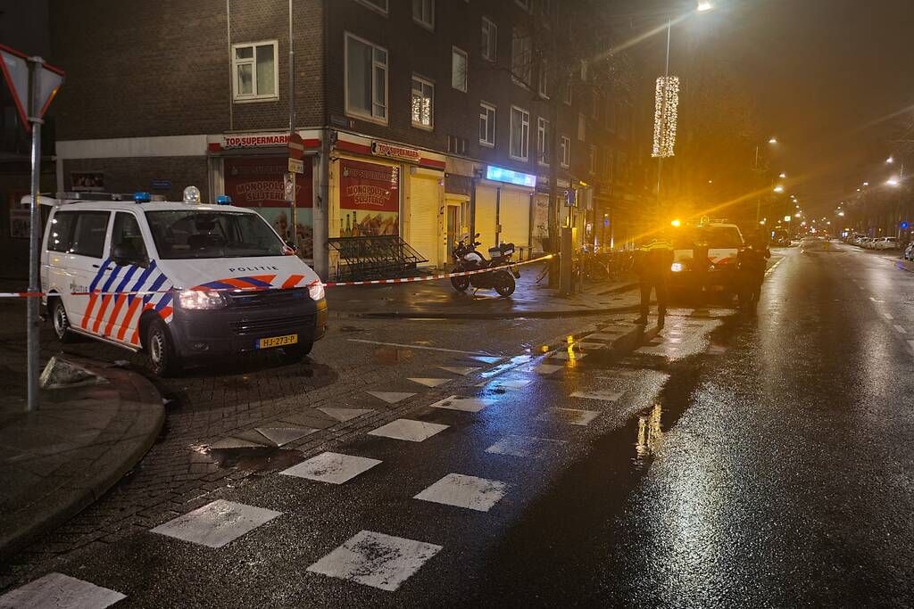 Meerdere kogelinslagen bij slijterij