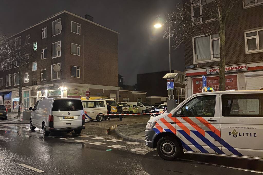 Meerdere kogelinslagen bij slijterij